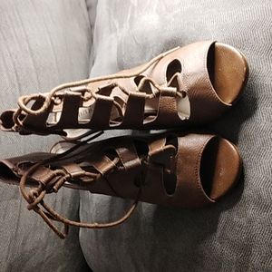 Bamboo lace up chunky stacked heels